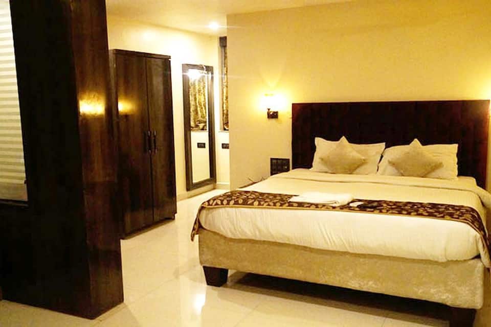 Deluxe Bedroom